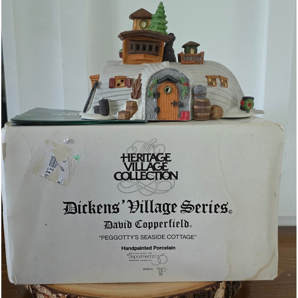 VTG Retired Dept 56 Dickens Village Peggotty's Seaside Cottage Village 1989